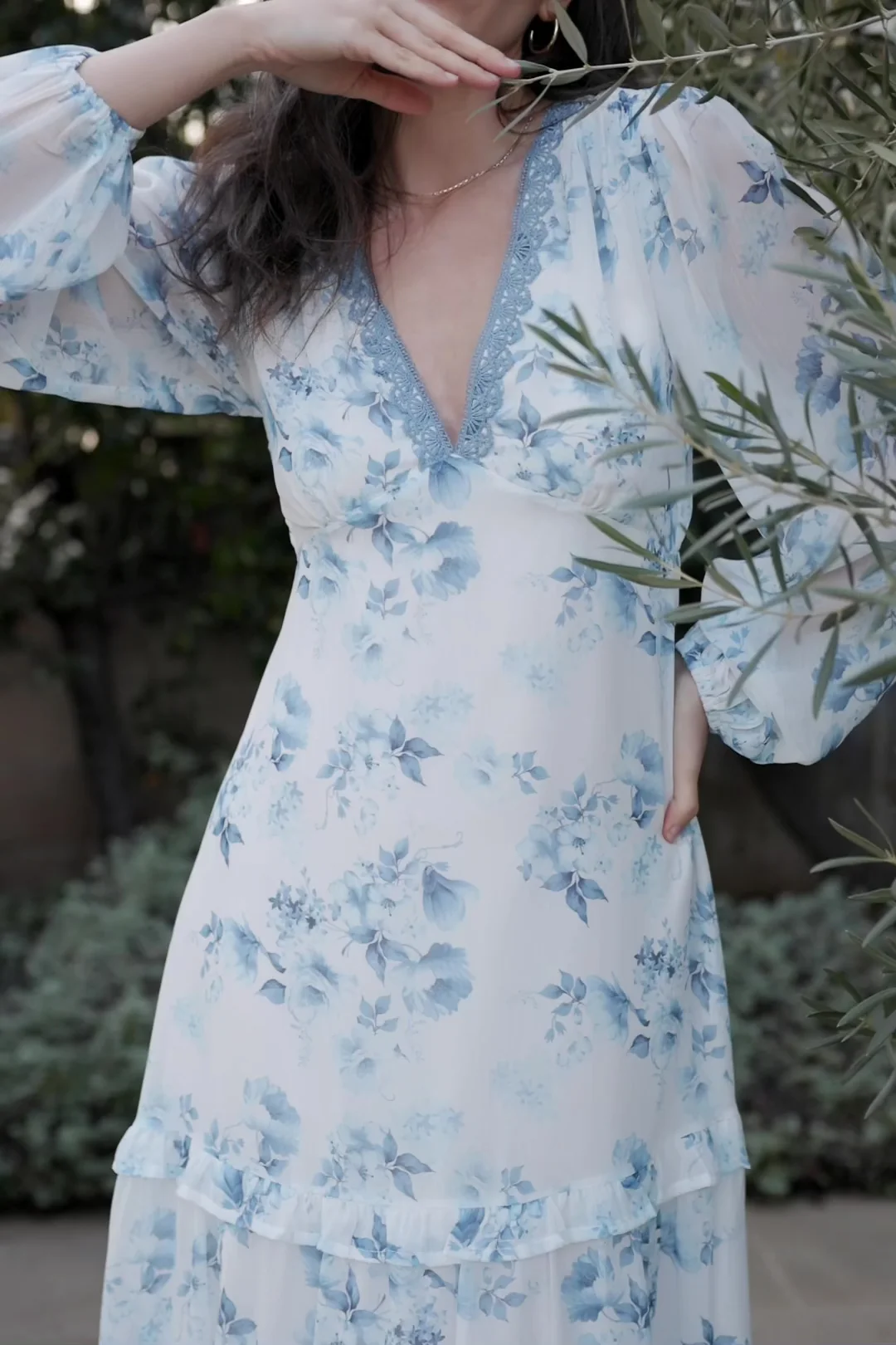 Rumi Deep V Maxi - Off White & Blue Floral