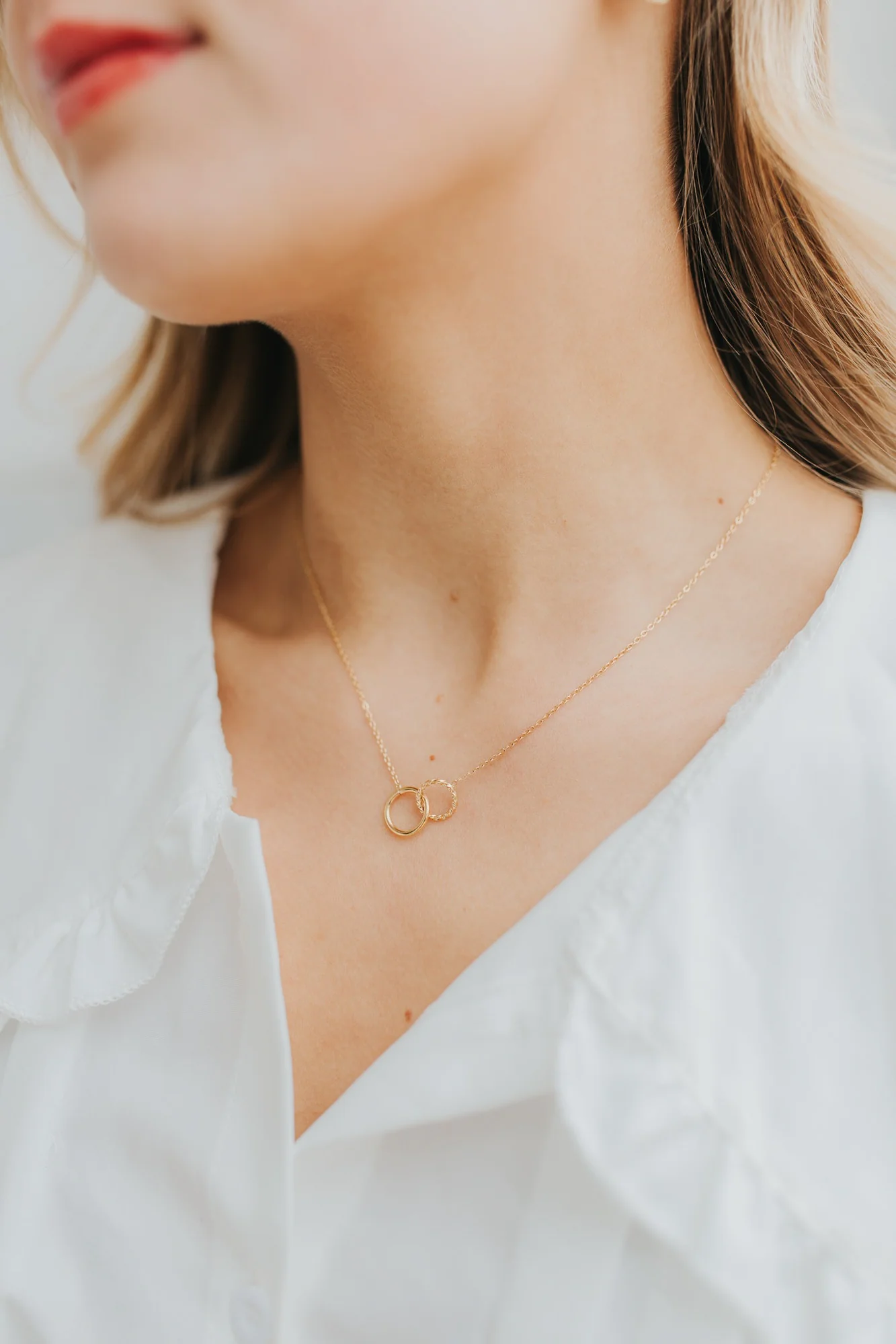 The Mia Necklace — Interlocking Gold Circles