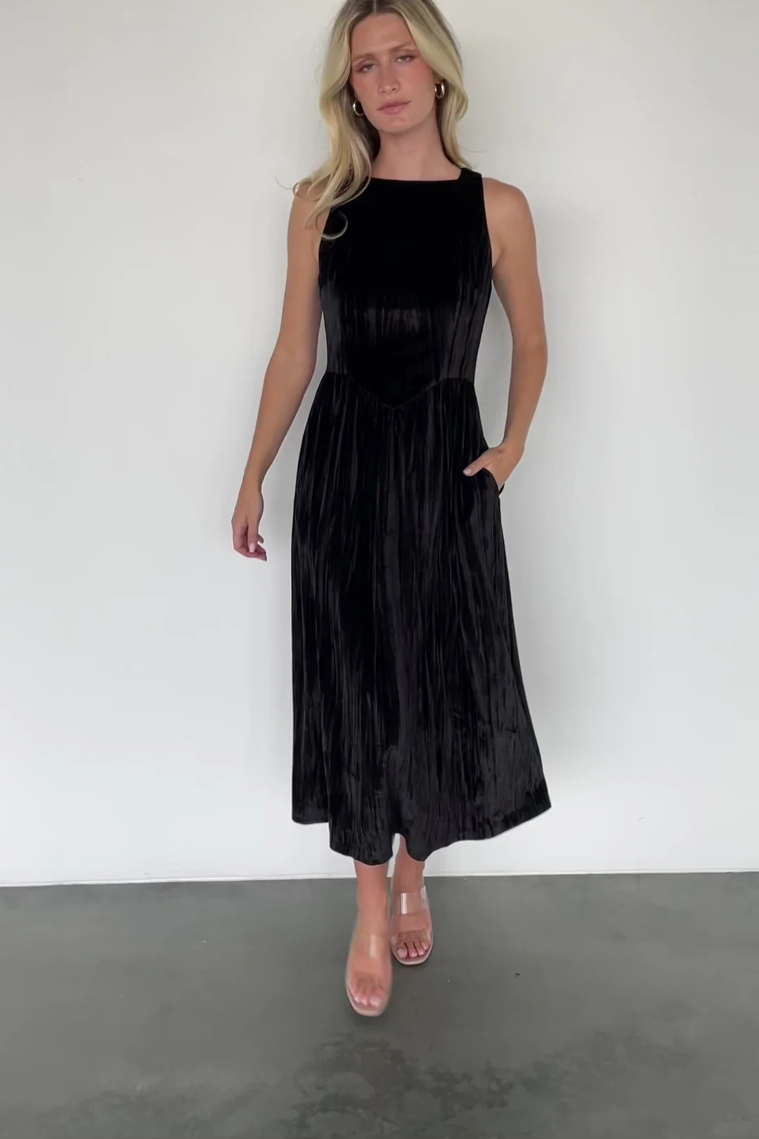 Octavia Velvet Midi Dress — Black